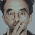 Roberto Bolaño fumando&nbsp;sorprendido