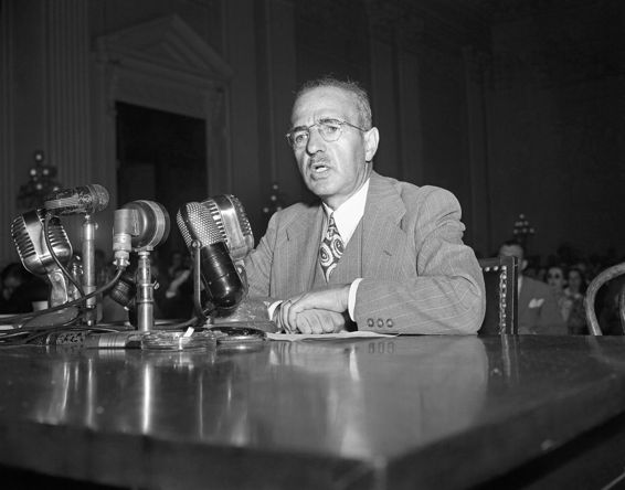 Dexter White testificando